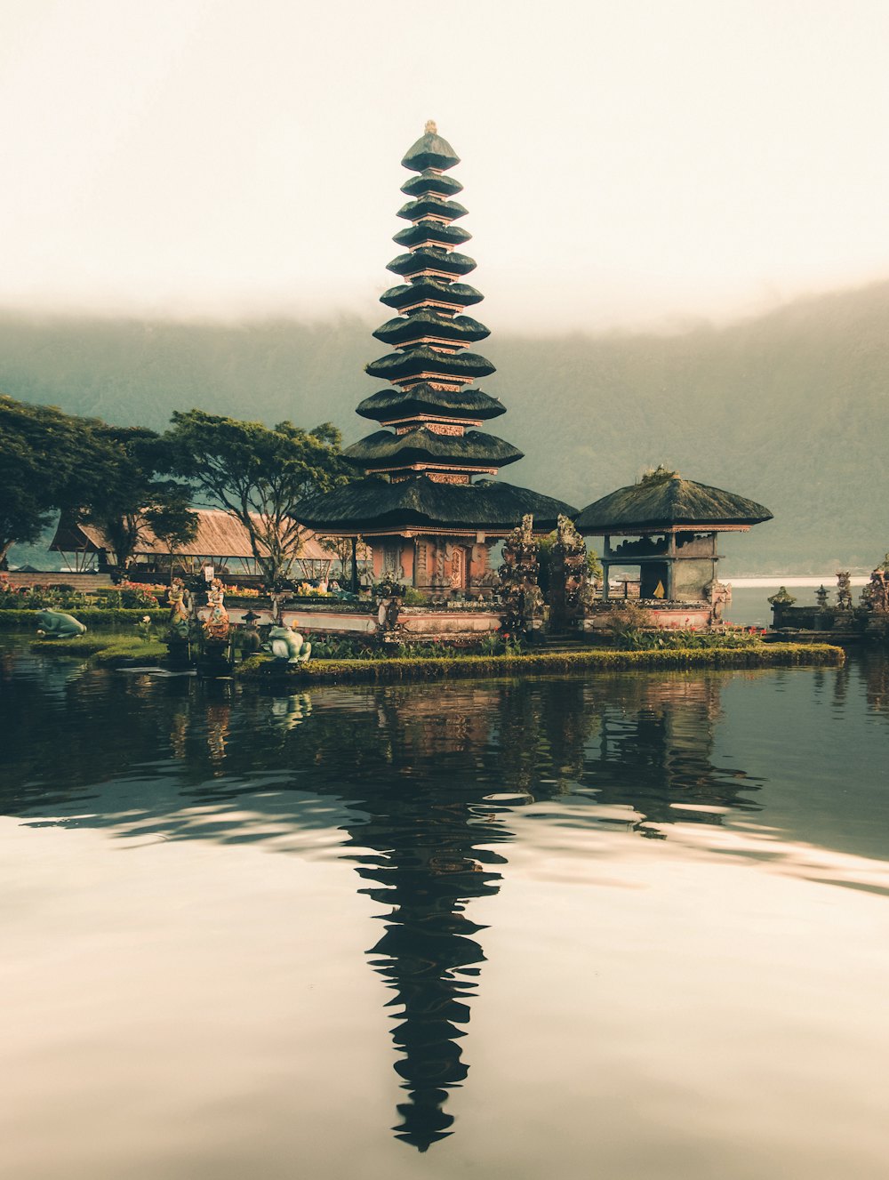 Ulun Danu Beratan lake temple, Bali